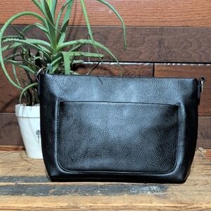 Universal Thread Black Crossbody Bag